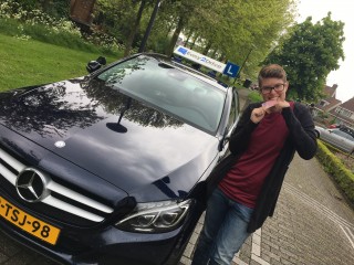 Ruim 38 lesuren voor het behalen van rijbewijs B Ruim 38 lesuren voor het behalen van rijbewijs B