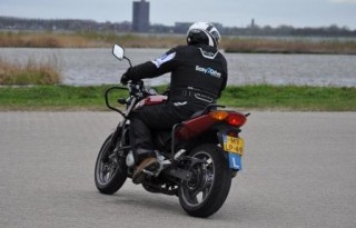 Leeftijd voor examen op zware motor verlaagd naar 21 jaar Leeftijd voor examen op zware motor verlaagd naar 21 jaar
